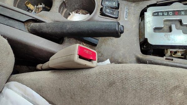 2002-2005 Legacy Outback Passenger Right Front Seat Belt Buckle Receiver Oem Tan — photo 2