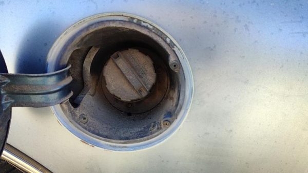 1988-1997 Olds Cutlass Cierra Fuel Filler Neck Assembly With Gas Cap Oem — photo 2