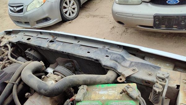 1992 Jeep Cherokee Radiator Support — photo 4