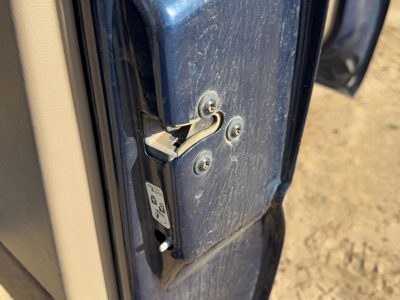 00-06 Chevy Suburban Passenger Right Rear Door Latch With Rods/Cables Oem Back