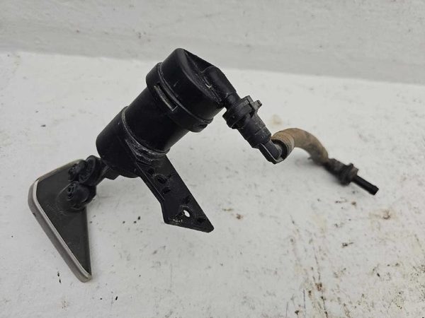 2005 Cadillac Cts Left Headlight Washer Nozzle Sprayer With Hose Cover — photo 3
