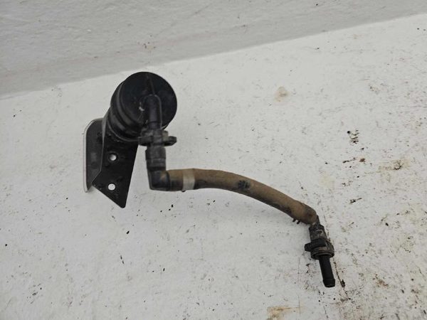 2005 Cadillac Cts Left Headlight Washer Nozzle Sprayer With Hose Cover — photo 4
