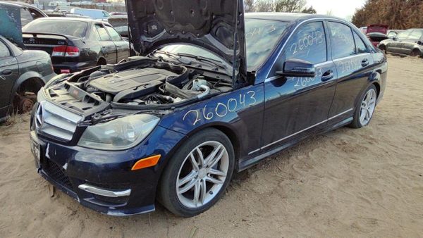 2013 Mercedes C-class Lower Control Arm Front RH — photo 1