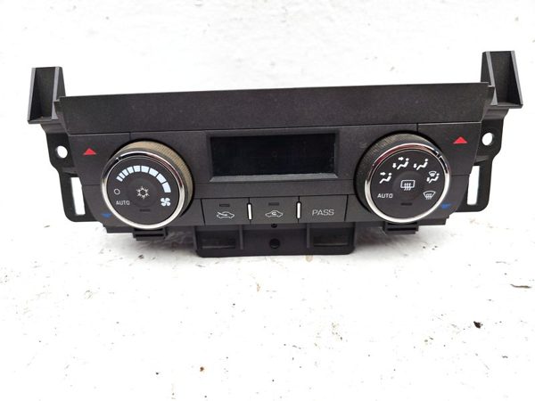 07-11 Lucerne Automatic Temperature Control Module In Dash Heater Ac Head Unit — photo 1