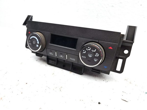 07-11 Lucerne Automatic Temperature Control Module In Dash Heater Ac Head Unit — photo 7