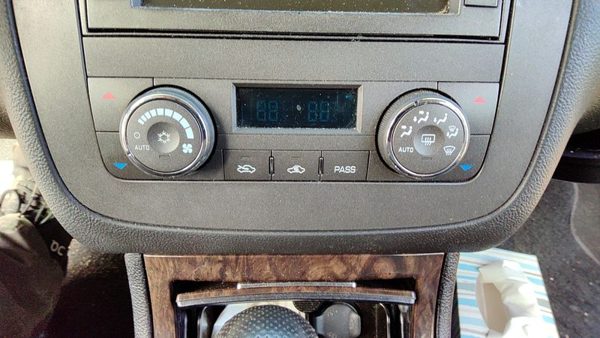 07-11 Lucerne Automatic Temperature Control Module In Dash Heater Ac Head Unit — photo 4