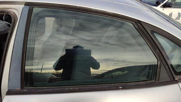 1996-2007 Ford Taurus Driver Left Rear Side Window Door Glass Oem Back — photo 1
