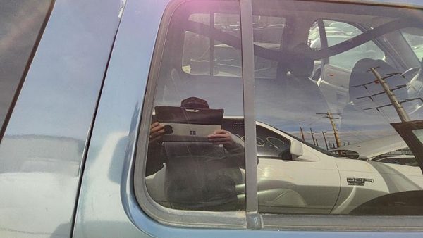 02-10 Ford Explorer Passenger Right Rear Vent Window Back Door Glass With Frame — photo 2