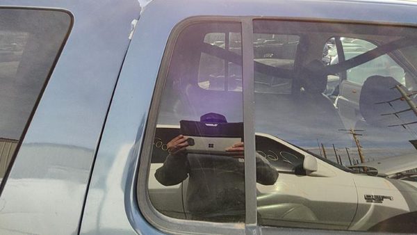 02-10 Ford Explorer Passenger Right Rear Vent Window Back Door Glass With Frame — photo 1