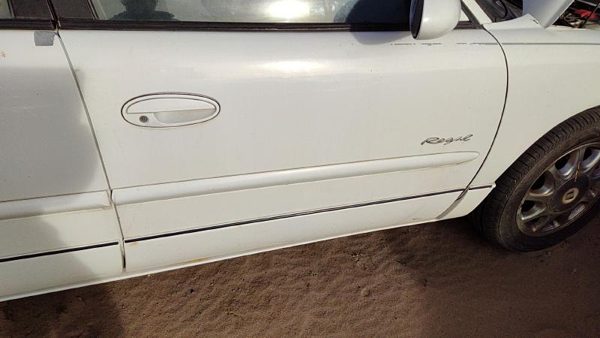 2000 Buick Regal Front Door RH White 16U — photo 3