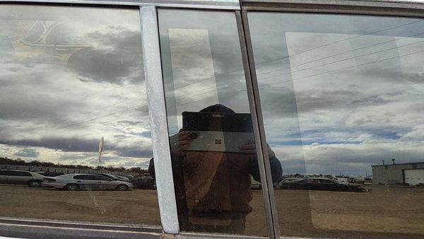 91-94 Chevy S10 Blazer Driver Left Rear Vent Window Back Door Glass With Frame — photo 3