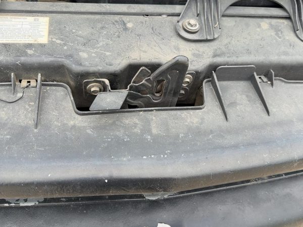 1996-2002 Chevy Express Van 2500 Hood Latch Assembly With Bracket Oem 15034820 — photo 1
