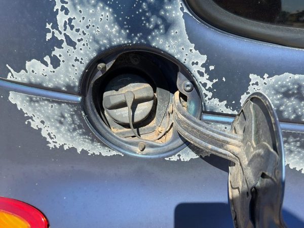 01-02 Chrysler Pt Cruiser Fuel Filler Neck Assembly With Gas Cap Oem Base Model — photo 2