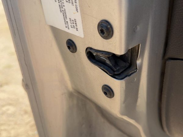 2005-2010 Pontiac G6 Driver Left Front Door Latch With Rods/Cables Oem Sedan — photo 4