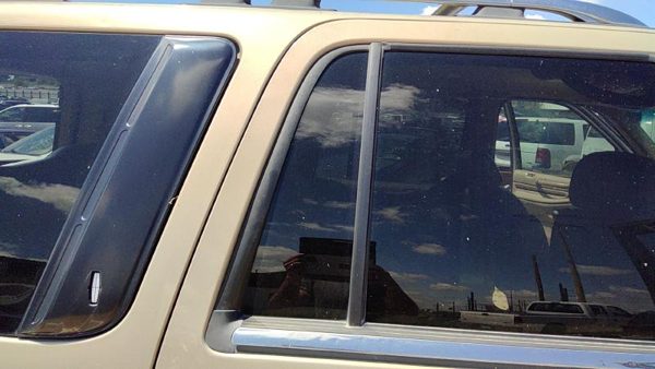 98-02 Navigator Passenger Right Rear Vent Window Back Door Glass With Frame Oem — photo 4