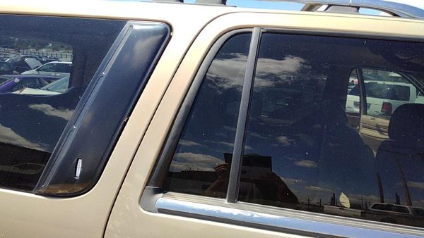 98-02 Navigator Passenger Right Rear Vent Window Back Door Glass With Frame Oem — photo 2