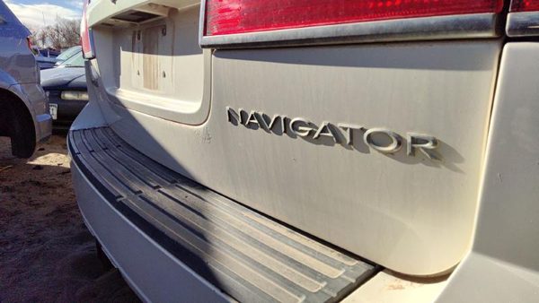 2008 Lincoln Navigator Trunk/decklid/hatch/tailgate Pv White Chocolate — photo 9