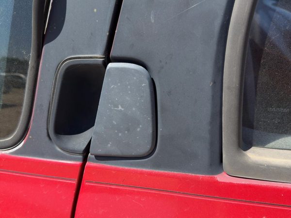 90-95 Nissan Pathfinder Passenger Right Rear Outside Door Handle OEM 82606-83G00 — photo 1