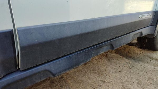 10-12 Legacy Outback Passenger Right Front Lower Moulding From Door Trim Strip — photo 2