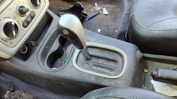 2006 Chevrolet Cobalt Front Console 192 Ebony — photo 3