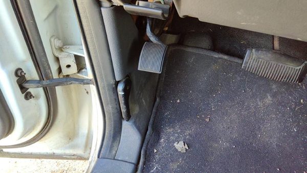 2002-2005 Ford Explorer Driver Left Lower Kick Trim Panel Oem Rt Graphite — photo 2