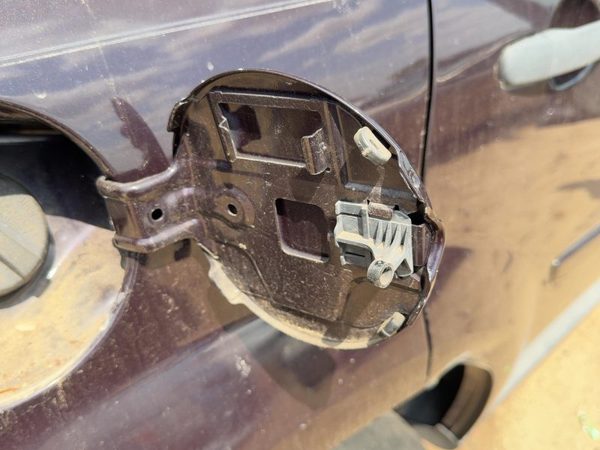05-09 Equinox Fuel Tank Door With Hinge Gas Lid Oem Filler Black Amethyst 71U — photo 2