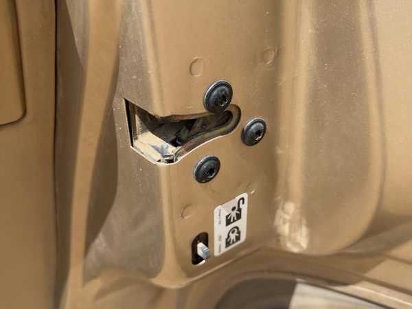 04-07 Buick Rainier Passenger Right Rear Door Latch With Rods/Cables Oem Back — photo 3