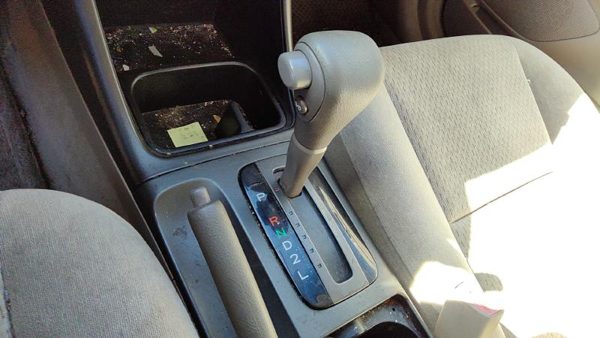 02-05 Camry Auto Floor Shifter Lever Assembly Taupe 43AT — photo 1