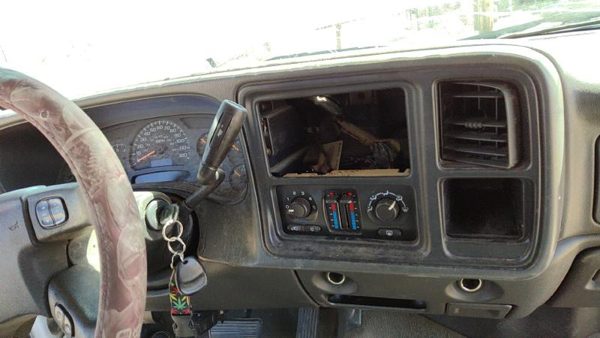 2005-07 Sierra 1500 Hd Trim Bezel Around Speedometer Dash Surround Panel Pewter — photo 2