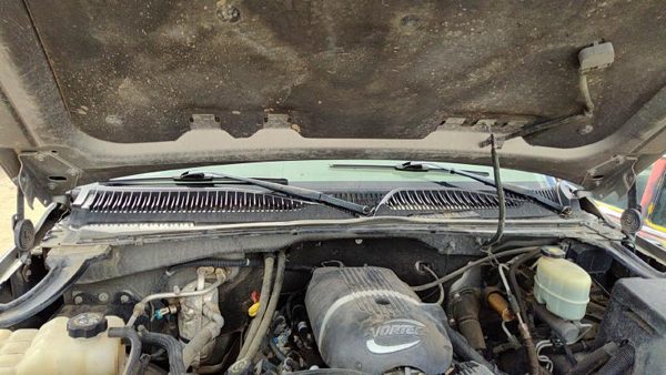 2001-2002 Chevy Silverado 2500 Windshield Wiper Cowl Vent Trim Panel Oem Cover — photo 1