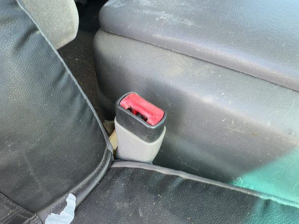 97-03 Ford F150 SuperCab Passenger Right Front Seat Belt Buckle Receiver Gray F2 — photo 4