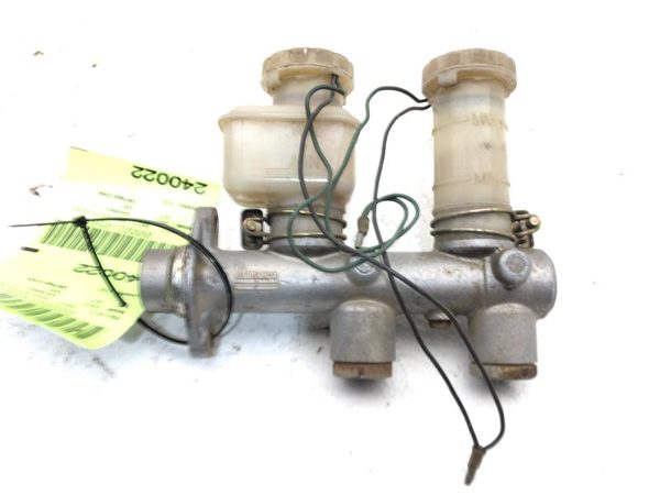 1970-1971 Nissan Datsun 240Z Brake Master Cylinder Oem Original With Reservoirs — photo 10