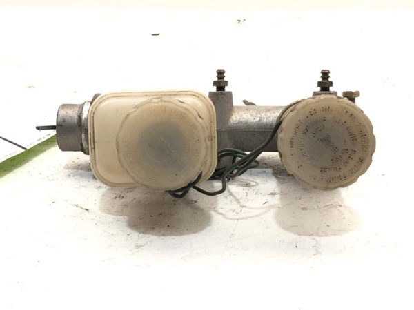 1970-1971 Nissan Datsun 240Z Brake Master Cylinder Oem Original With Reservoirs — photo 6
