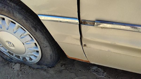1997-2005 Park Ave Ultra Driver Left Moulding From Fender Oem Trim Strip Silver — photo 1