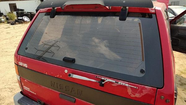 1995 Nissan Pathfinder Trunk/decklid/hatch/tailgate Red — photo 2