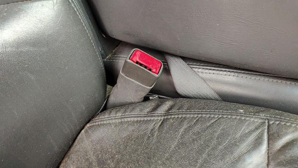 02-05 Buick Lesabre Passenger Right Front Seat Belt Buckle Receiver Graphite 933 — photo 2
