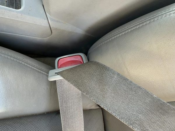 2004-2006 Cadillac Srx Driver Left Front Seat Belt Buckle Receiver Oem Gray 132 — photo 3