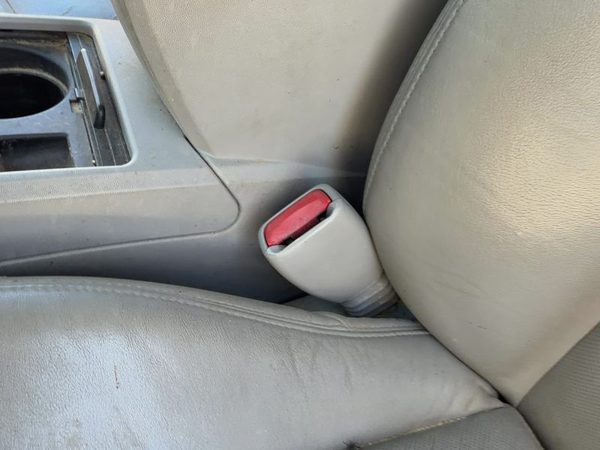 2004-2006 Cadillac Srx Driver Left Front Seat Belt Buckle Receiver Oem Gray 132 — photo 4