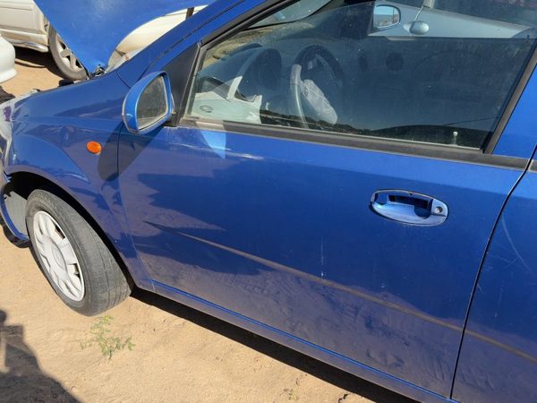 2004 Chevrolet Aveo Front Door LH Blue 33U — photo 3