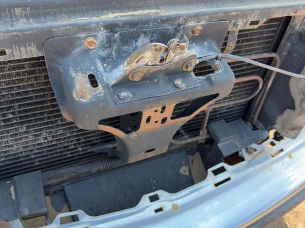 1998-2005 Chevy S10 Blazer Hood Latch Assembly With Bracket Oem 15009394 — photo 5