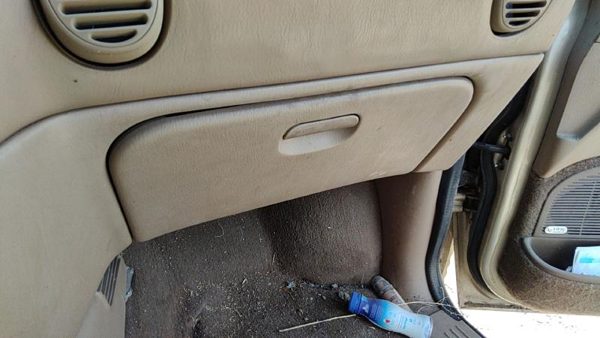 2000 Chrysler Town & Country Glove Box Assembly Complete Door With Latch Oem Tan — photo 1
