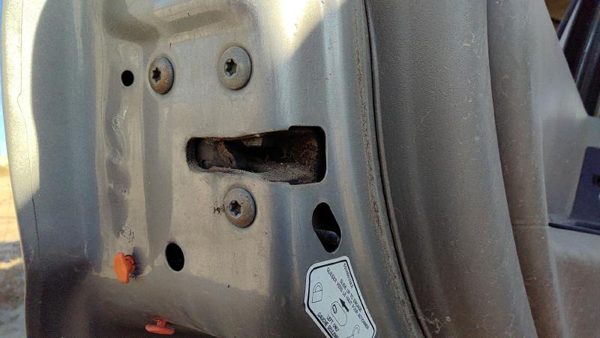 1999-2003 Jeep Grand Cherokee Driver Left Rear Door Latch With Rods/Cables Back — photo 2