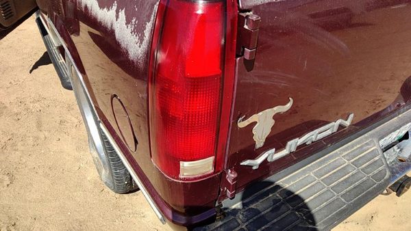 1999 GMC Yukon Tail Light Assembly LH — photo 3