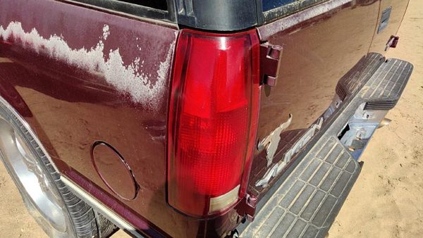 1999 GMC Yukon Tail Light Assembly LH — photo 5
