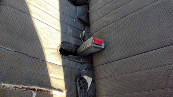 1995-1997 Nissan Hardbody Driver Left Front Seat Belt Buckle Receiver Oem Gray — photo 3