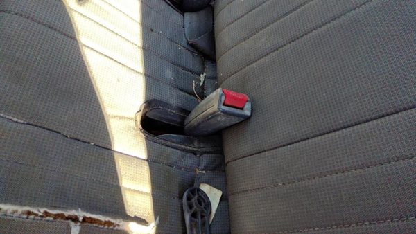 1995-1997 Nissan Hardbody Driver Left Front Seat Belt Buckle Receiver Oem Gray — photo 2