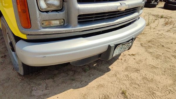 1996-2002 Express Van 2500 Front Bumper Assembly With Brackets Oem 15075736 — photo 5