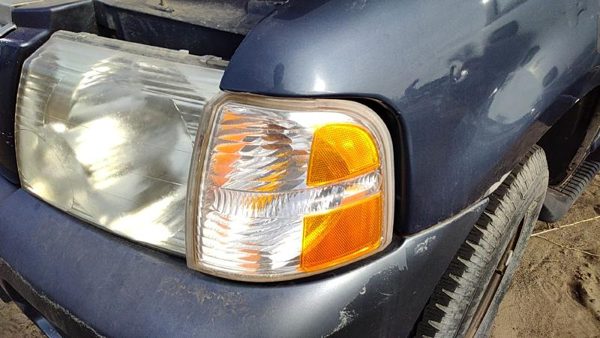 2004-2005 Ford Explorer Driver Left Front Turn Signal Light Lamp Fender Mounted — photo 1
