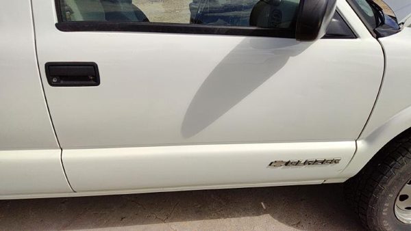 1999 Blazer S10/jimmy S15 Front Door RH White 50U — photo 3