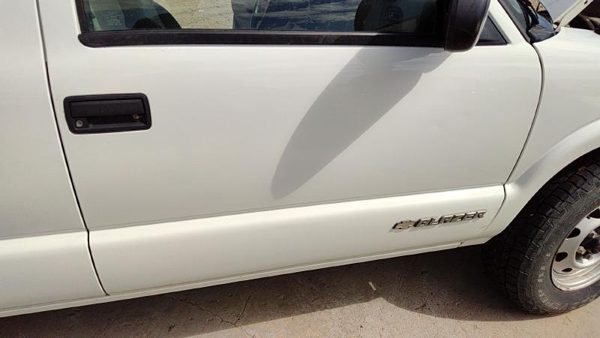 1999 Blazer S10/jimmy S15 Front Door RH White 50U — photo 4
